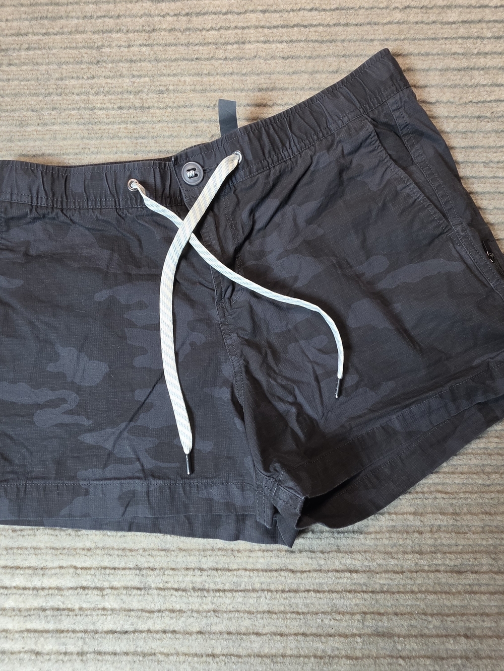 Vuori Womens Ripstop Shorts Gray Camo Size Medium Organic Cotton